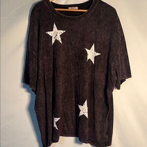 Zenana Outfitters Eggplant Star Short Sleeve Tee